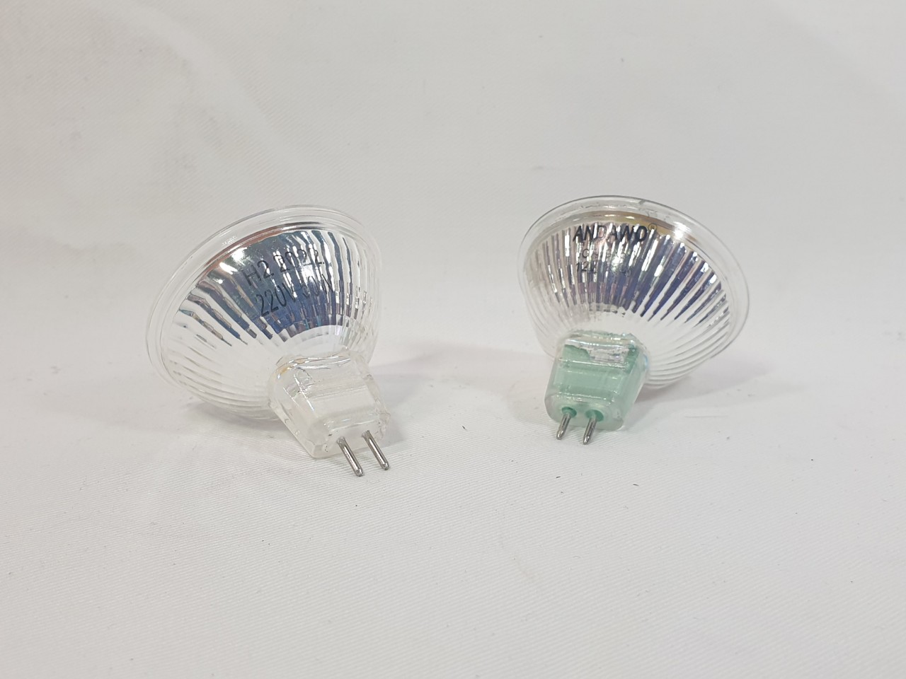 Bóng đèn halogen sợt đốt chén 50w, 12v hoặc 220v, đuôi đèn gx5.3, chén mr16
