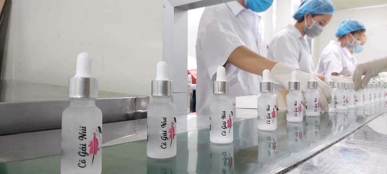 SERUM và kem FACE CÔ GÁI NÚI (Hộp Kem mẫu mới)