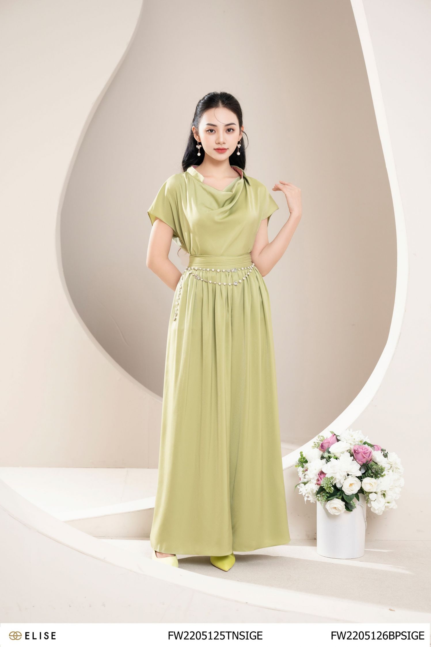Áo sơ mi lụa xanh cốm cổ đổ thiết kế Elise FW2205125TNSIGE
