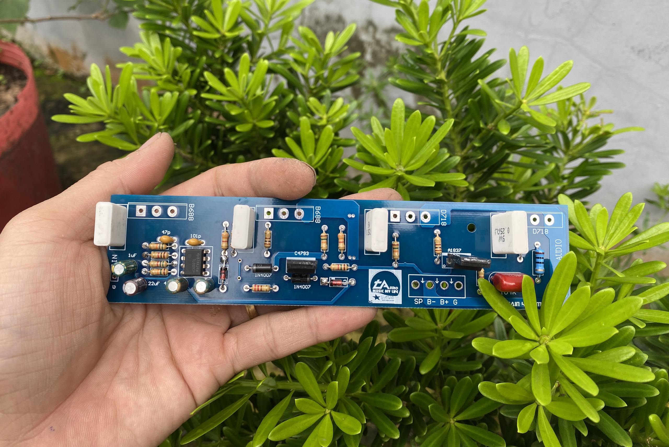 Mạch công suất 4 sò mono 300W