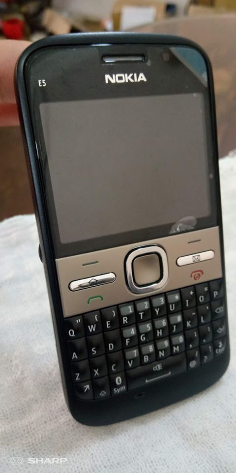 Điện thoại NOKIA 8310 / zin đủ phụ kiện.
