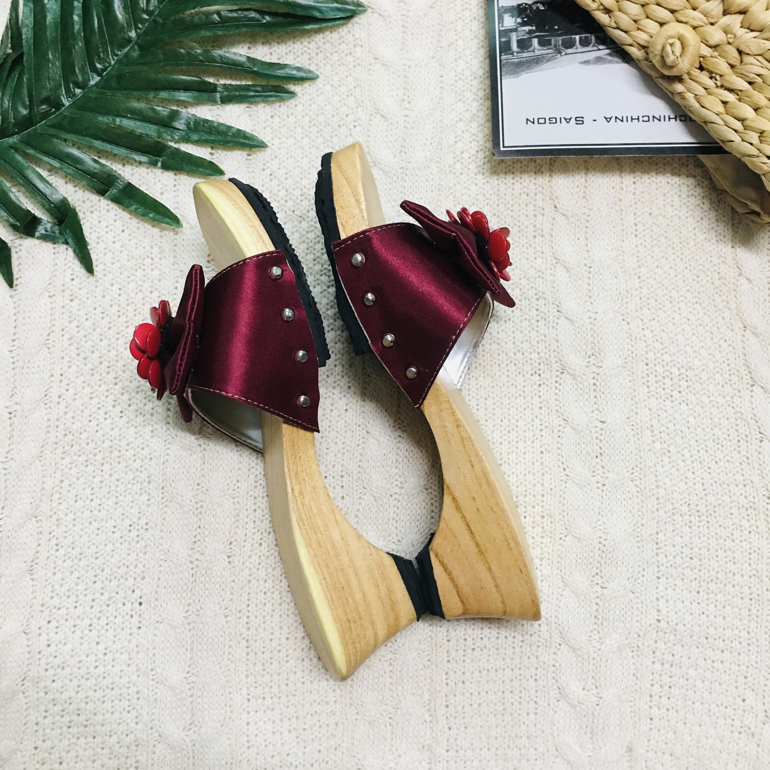 GUỐC GỖ MỘC QUAI HOA ĐỎ KIÊU SA CAO 5CM