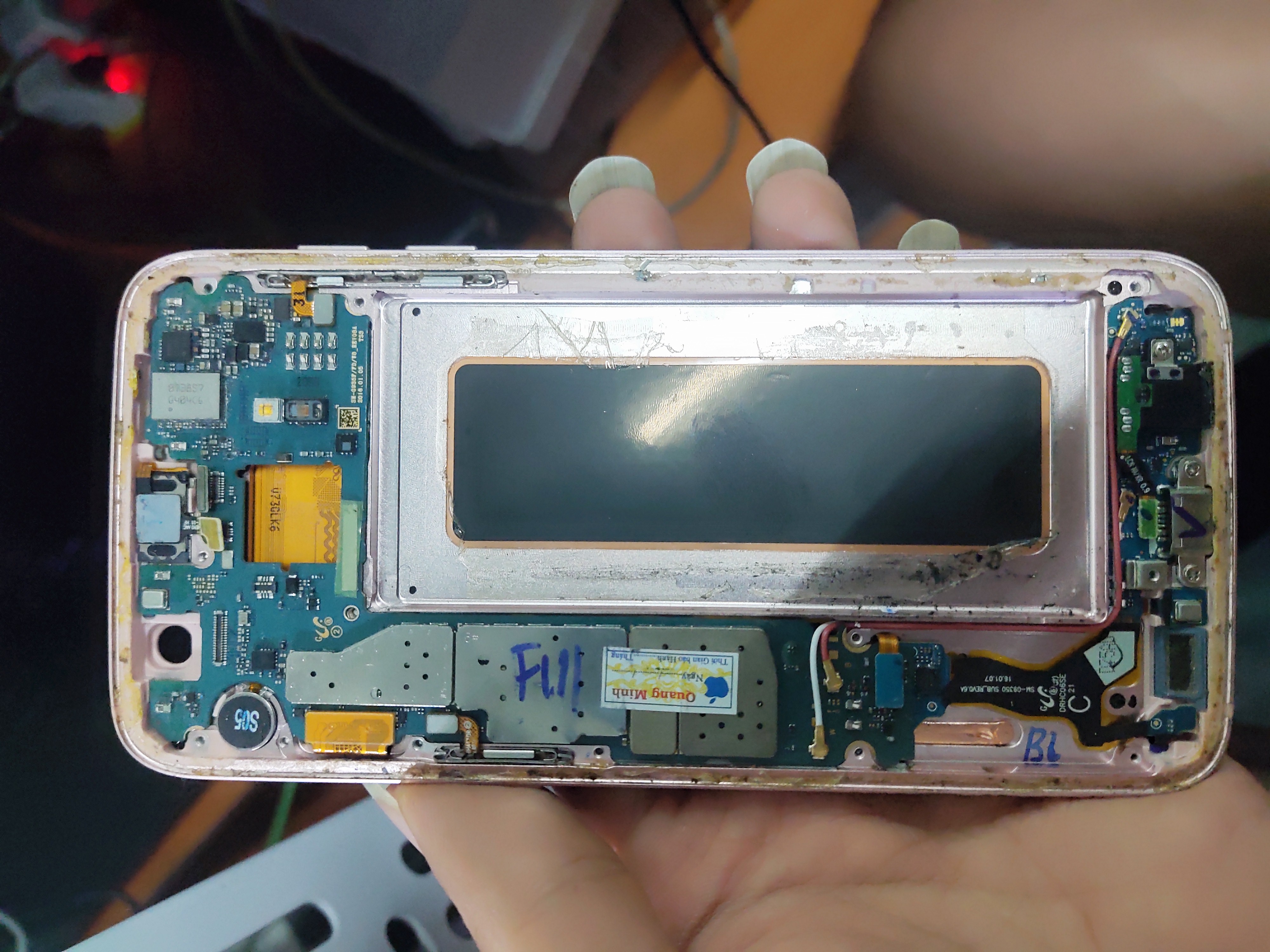 Cụm Main Samsung S7 Edge G935 bao gồm Khung sườn, bo sạc, main , không có màn