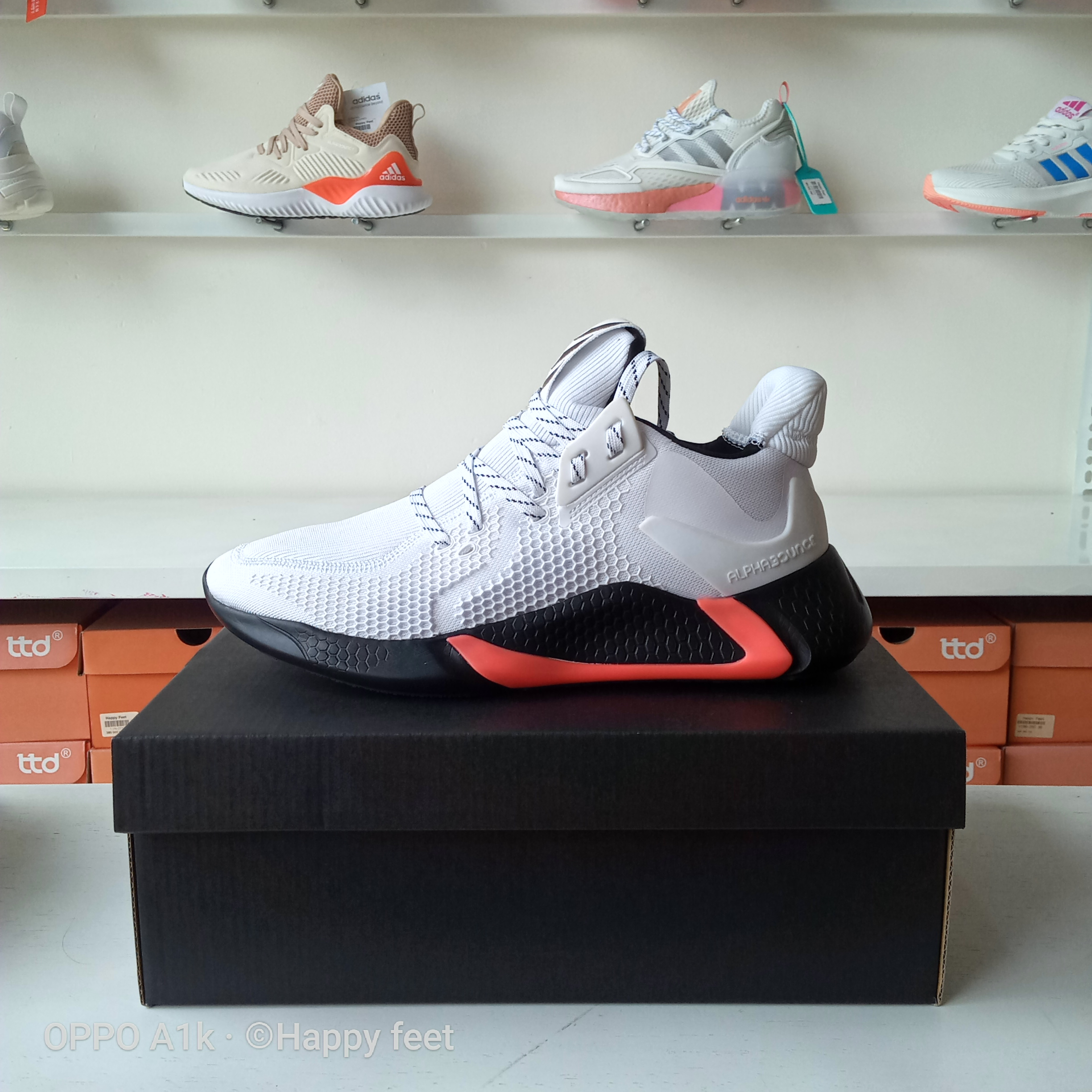 Giày Adidas Alphabounce trắng kem