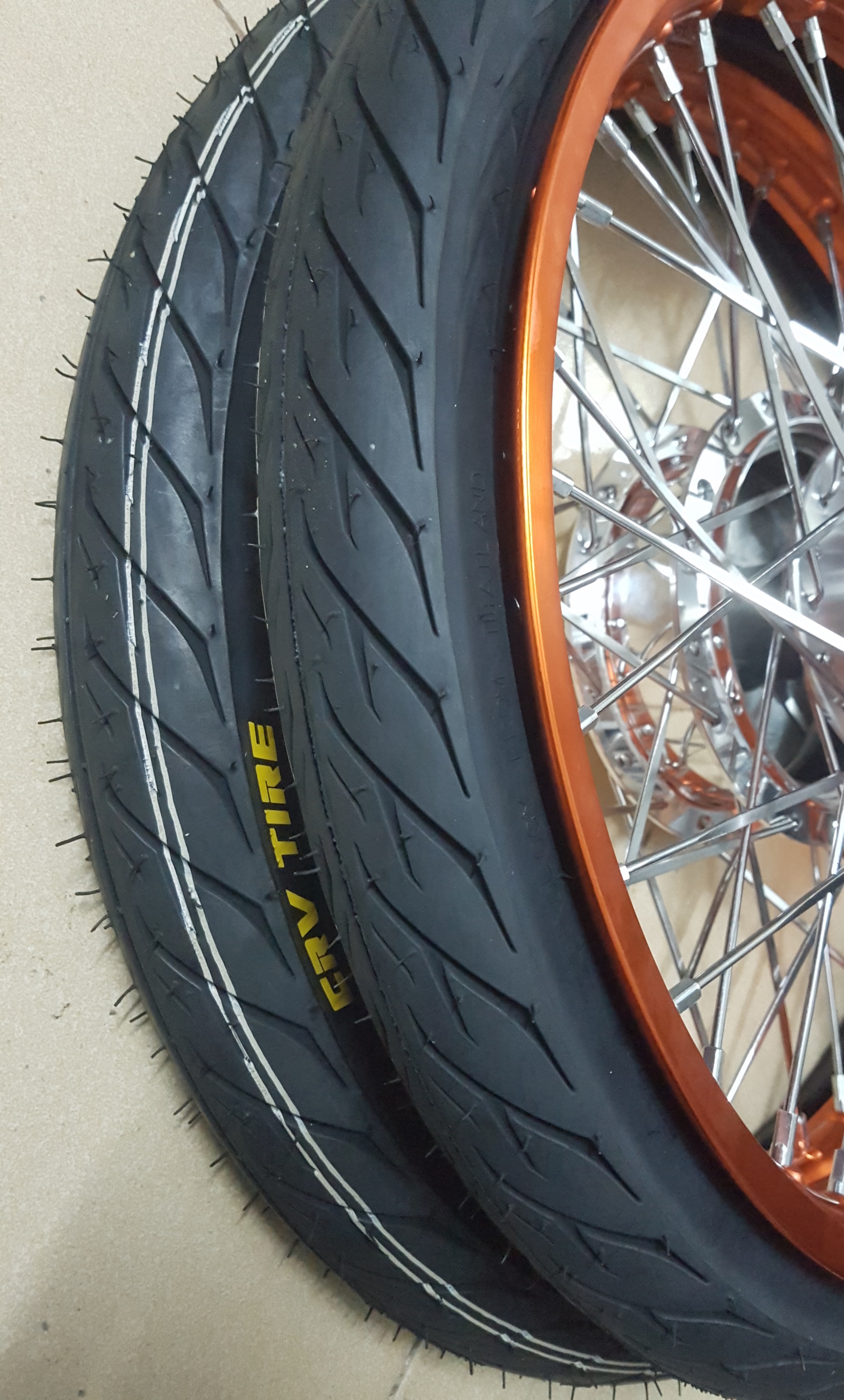 1 cặp vỏ + 2 ruột  CRV  60/90-17 và 70/90-17 ( Bao bì tím)