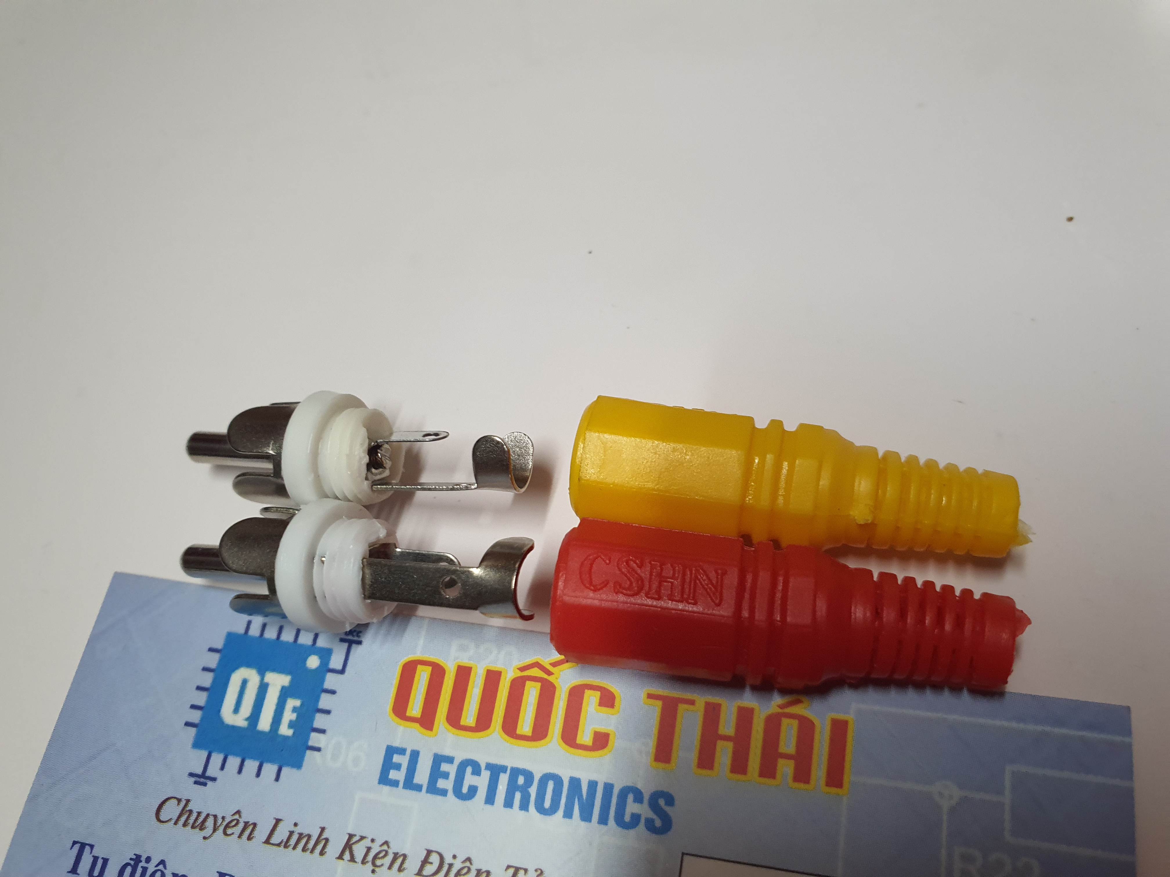 jack AV đực nhựa màu đỏ vàng