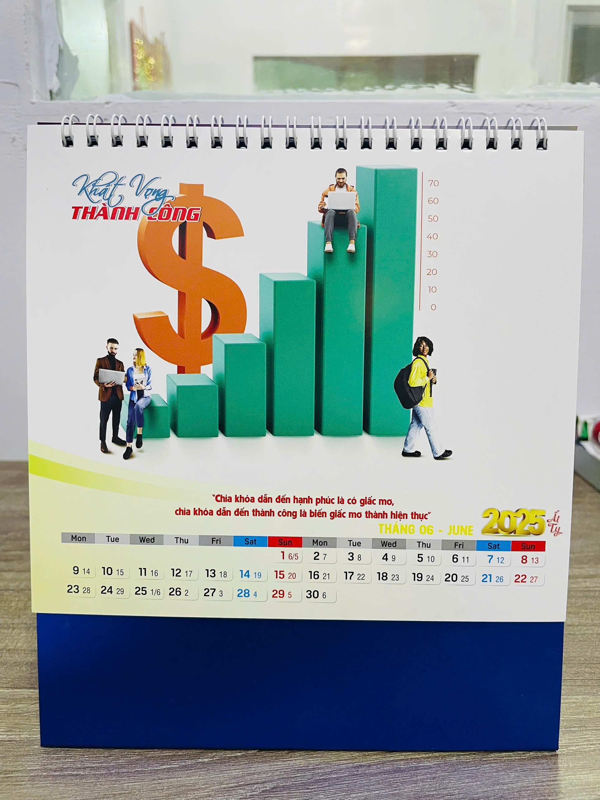 Lịch Để Bàn 13 Tờ In 2 Mặt Kích Thước 19x22cm, Lịch Tết 2025 Cao Cấp An Khang AK104 Chủ Đề Khát Vọng Thành Công