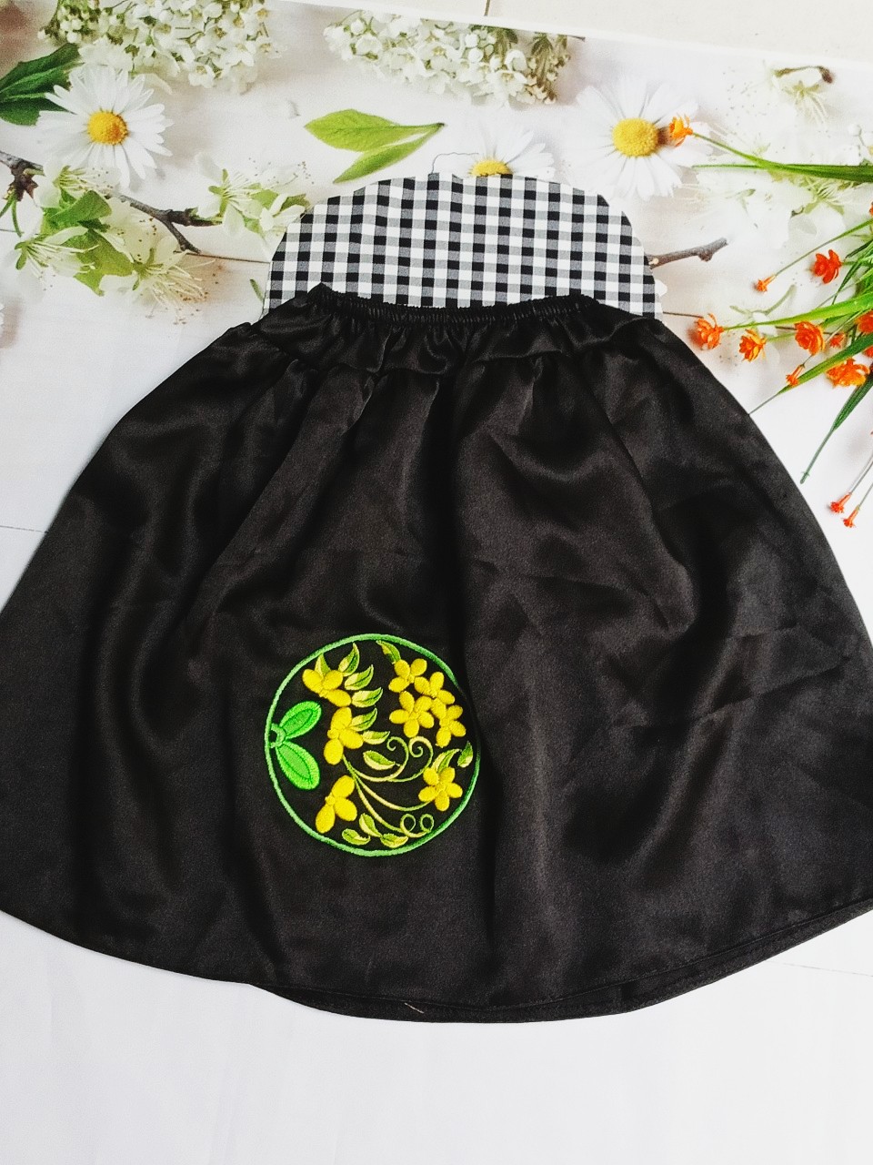 VÁY YẾM  THÊU CỔ TRUYỀN CHO BÉ