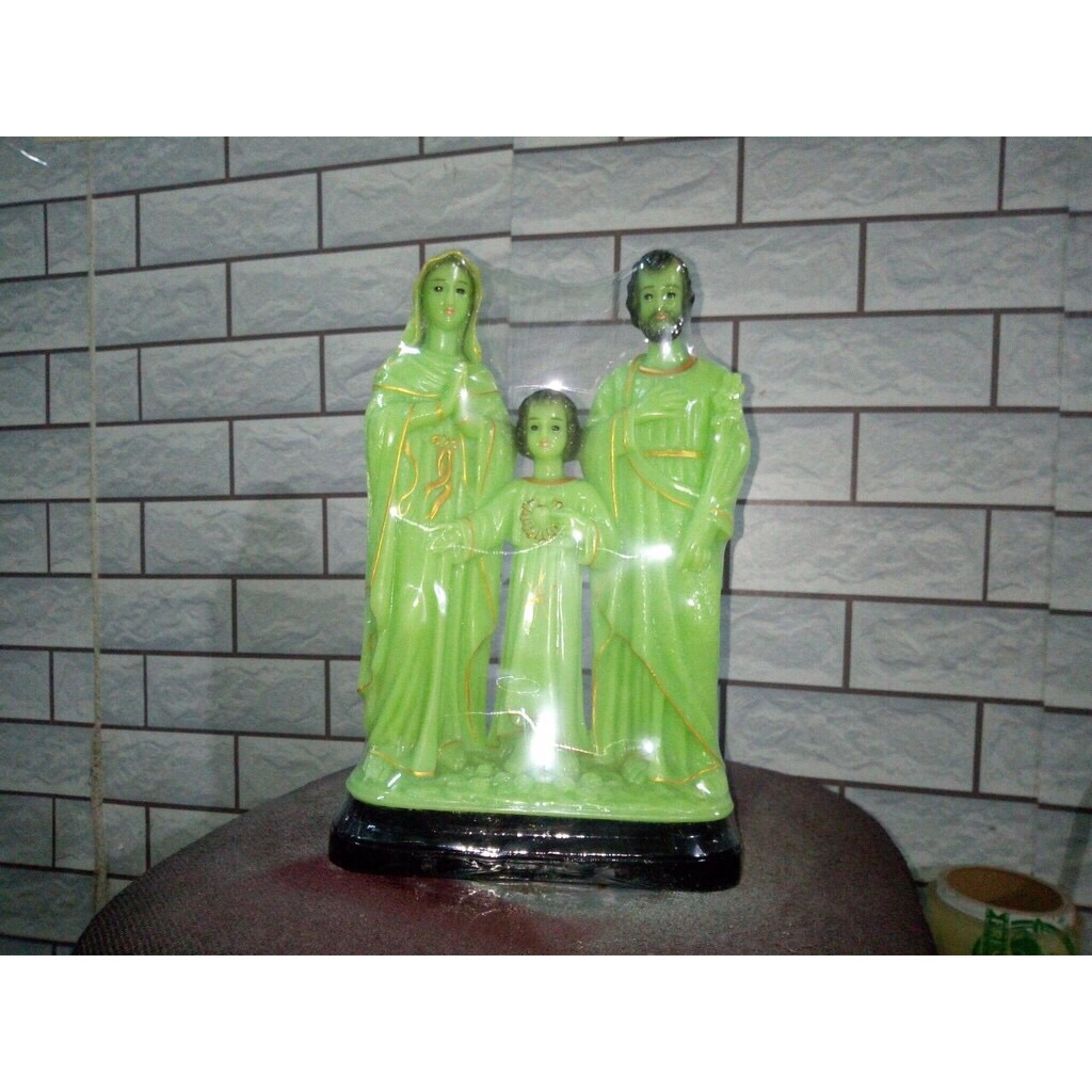 29. tượng gia đình thánh gia thất dạ quang cao 17 cm