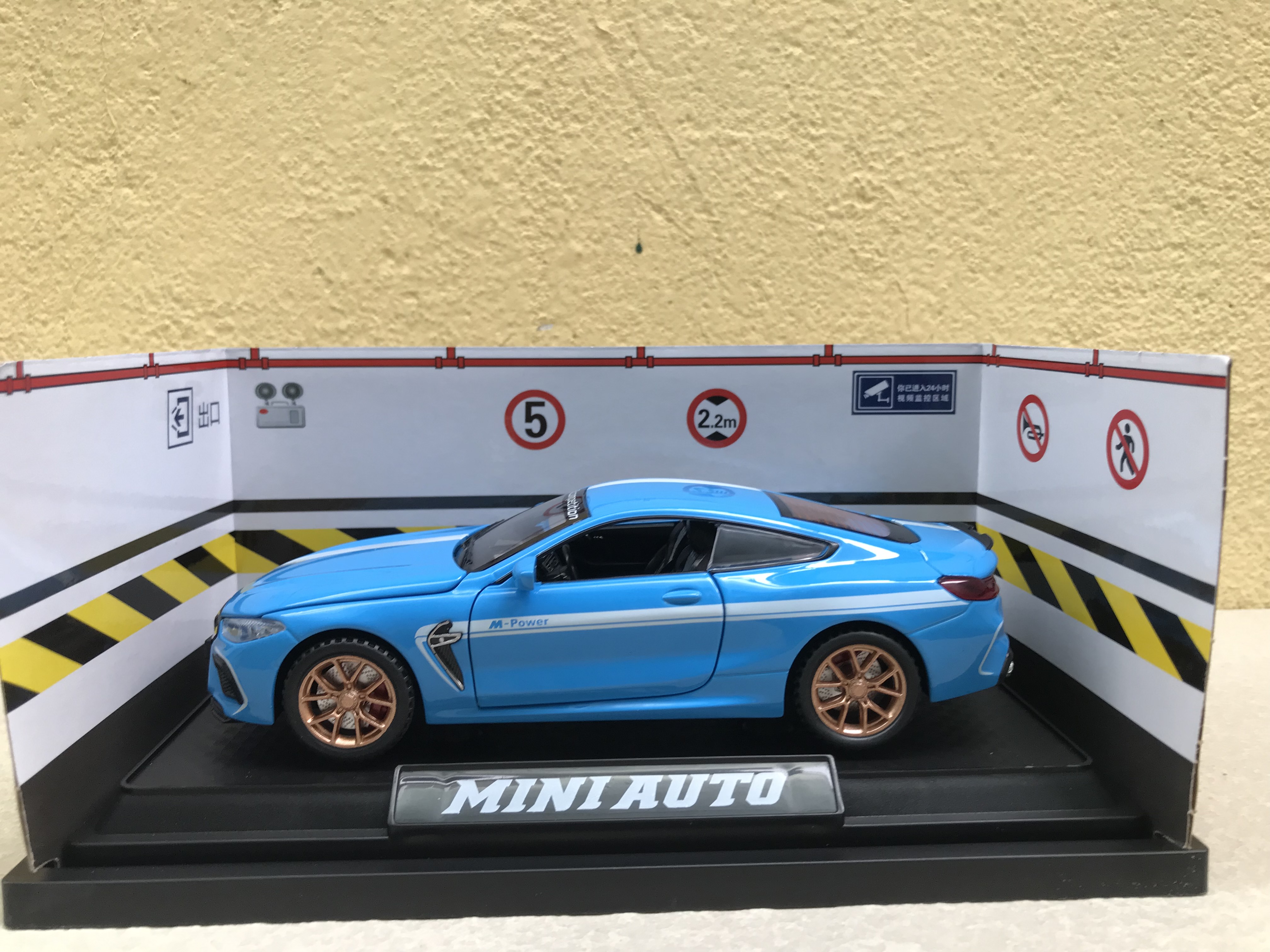 [HCM]Mô hình xe ô tô BMW M8 - 1:32