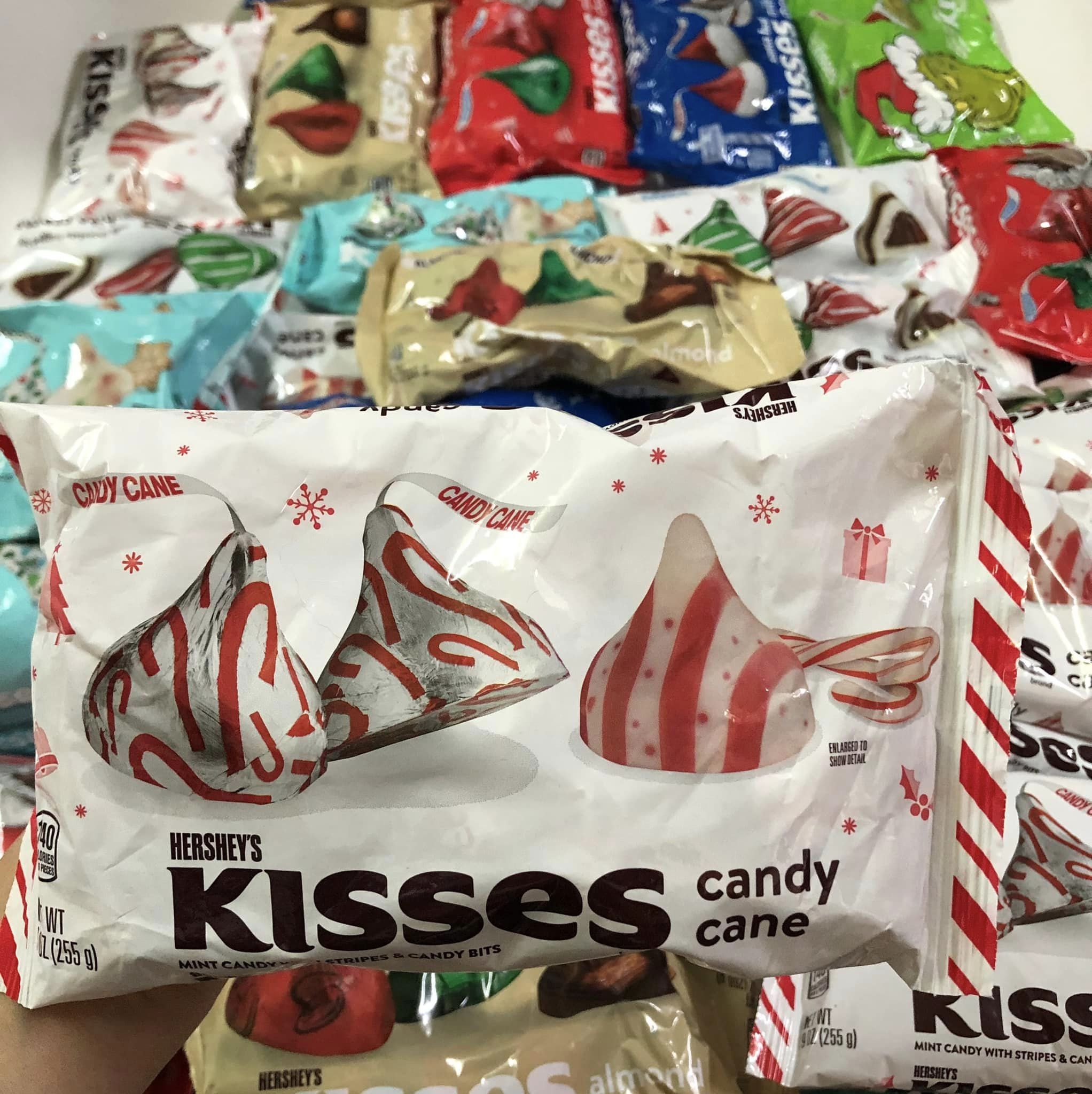 Sô cô la Hershey's Kisses Của Mỹ-  [Có Các Vị Almond, Cookie, White Creme, Candy Cane, Milk Chocolate ]