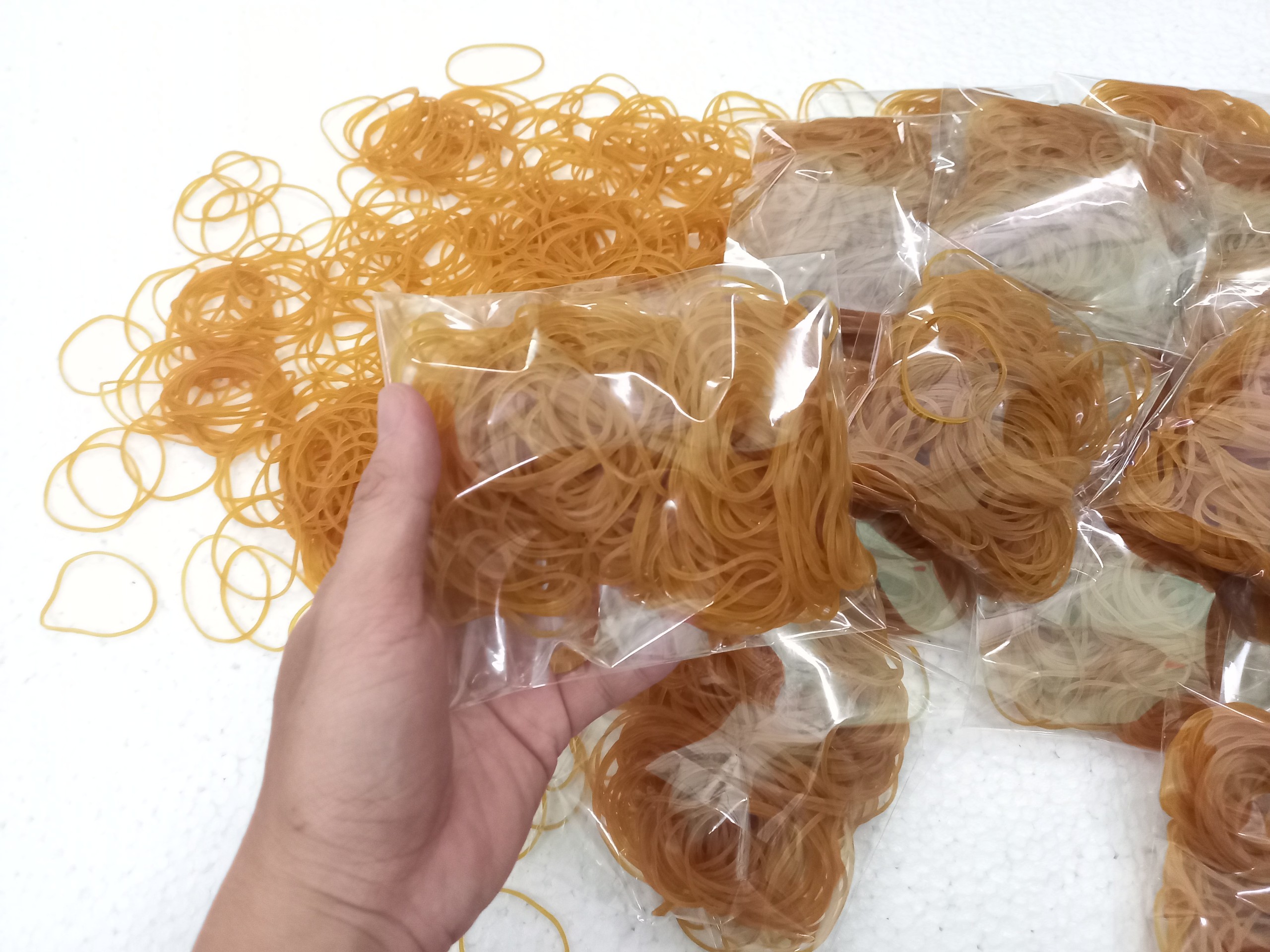 DÂY THUN DẺO VÀNG, KHOANH LỚN (50G/BỊCH)