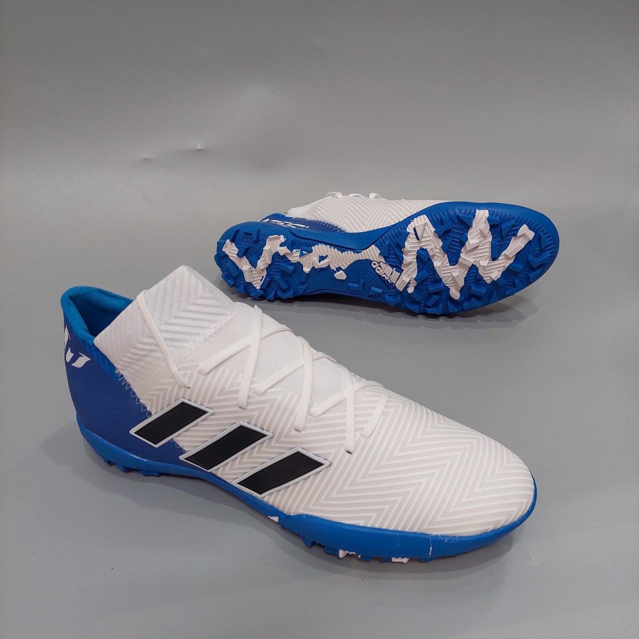 Giày Bóng Đá Sân Cỏ Nemeziz Nhiều Màu