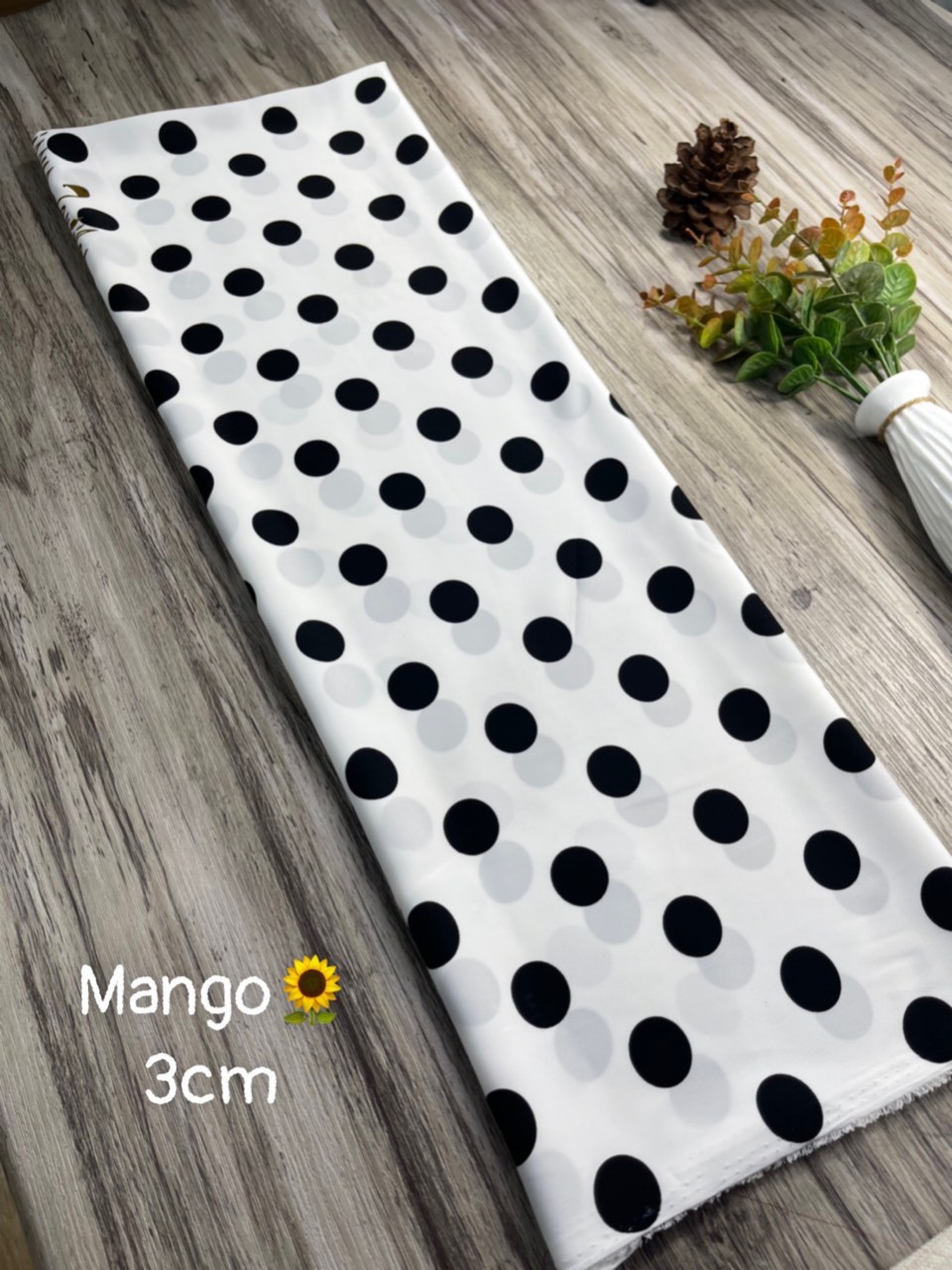 Vải Lụa Mango Họa Tiết Chấm Bi 3cm ( 2m khổ 1.5m )