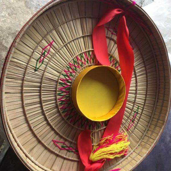 Nón lá quay thao biểu diễn văn nghệ