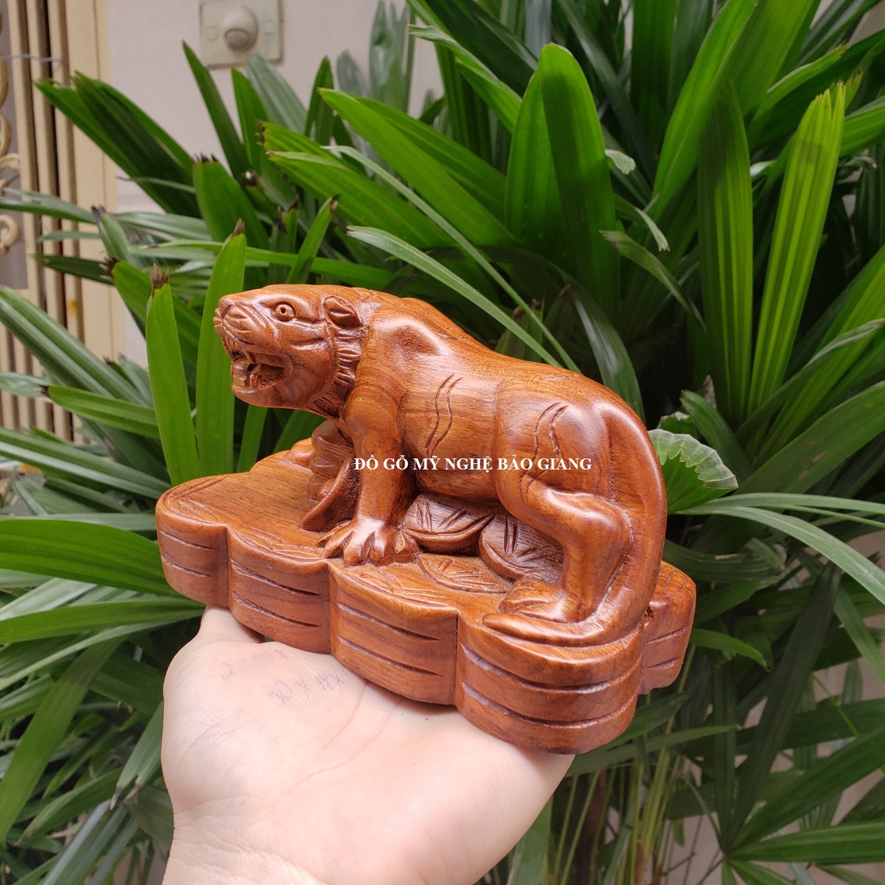 Tượng con hổ gỗ hương