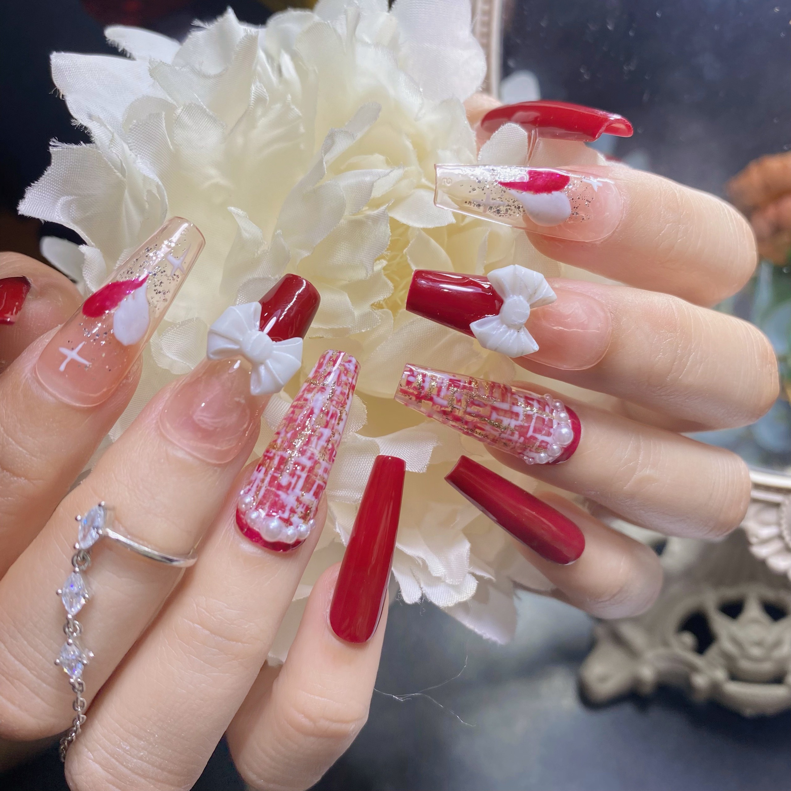 Nailbox, móng tay giả thiết kế màu đỏ gắn nơ