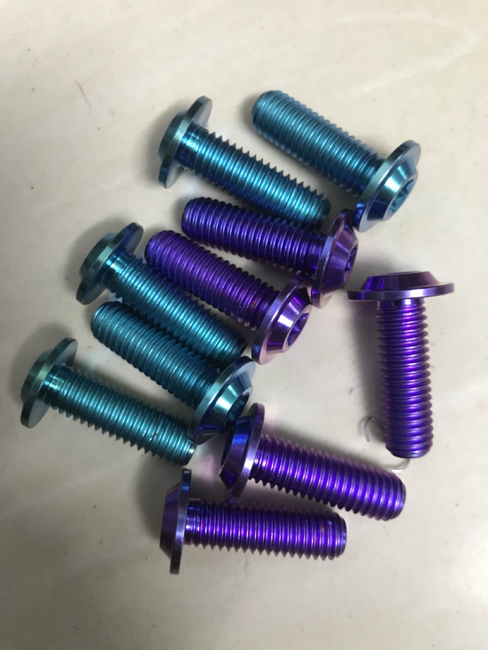 ốc đĩa 8ly titanium gr5 dùng cho các dòng xe - chuẩn GR5 (giá 1 con)