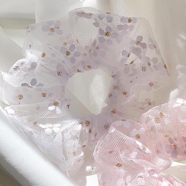 Cột tóc scrunchies hoa daisy