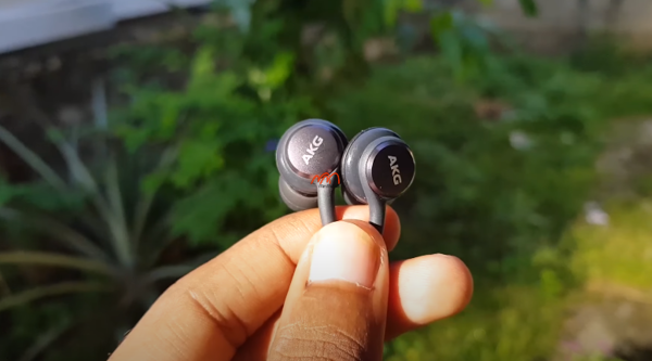 Tai nghe AKG chống ồn Samsung Note 20 Ultra