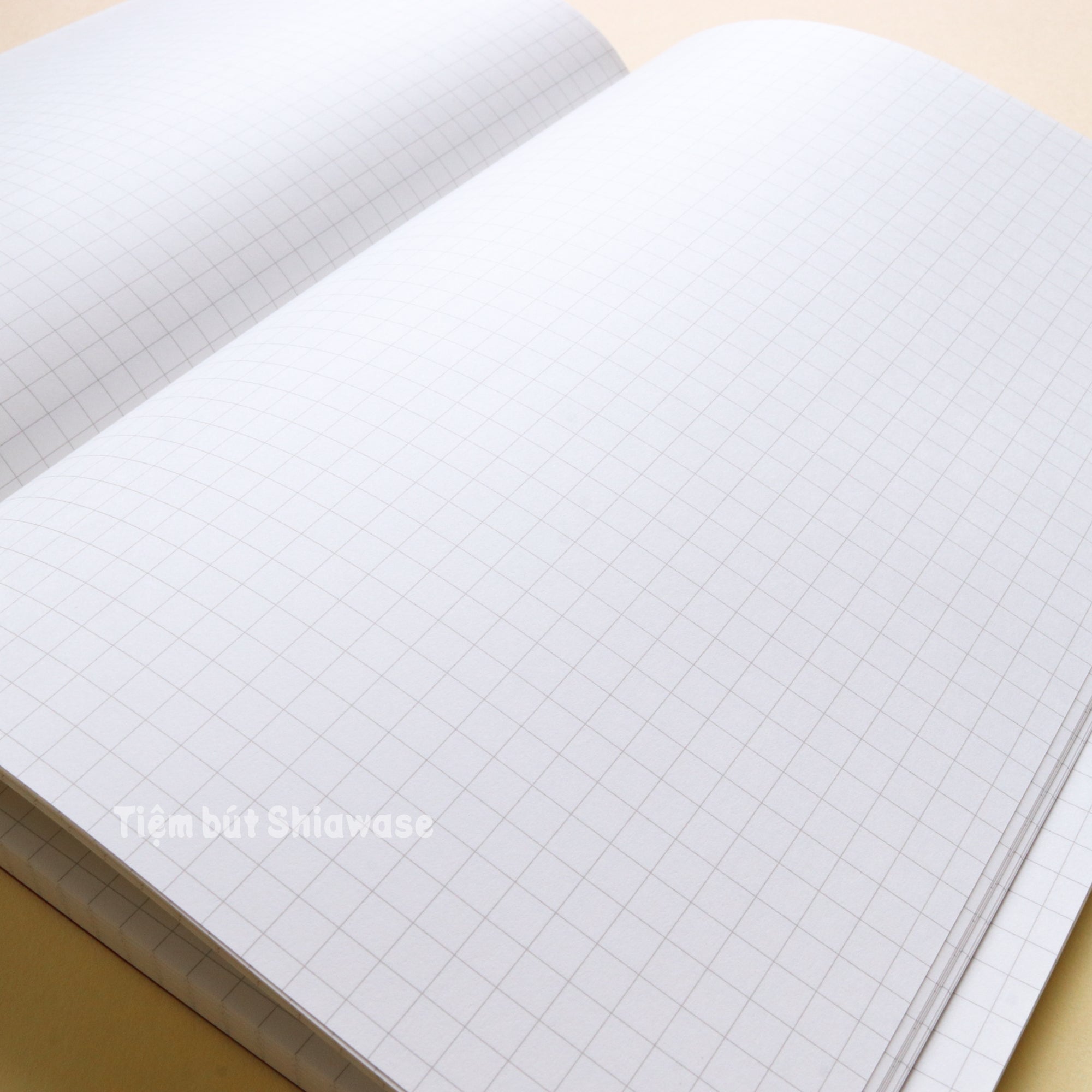 Sổ Apica Premium C.D. Notebook A5 Red - Giấy Trắng - Kẻ Ô Vuông