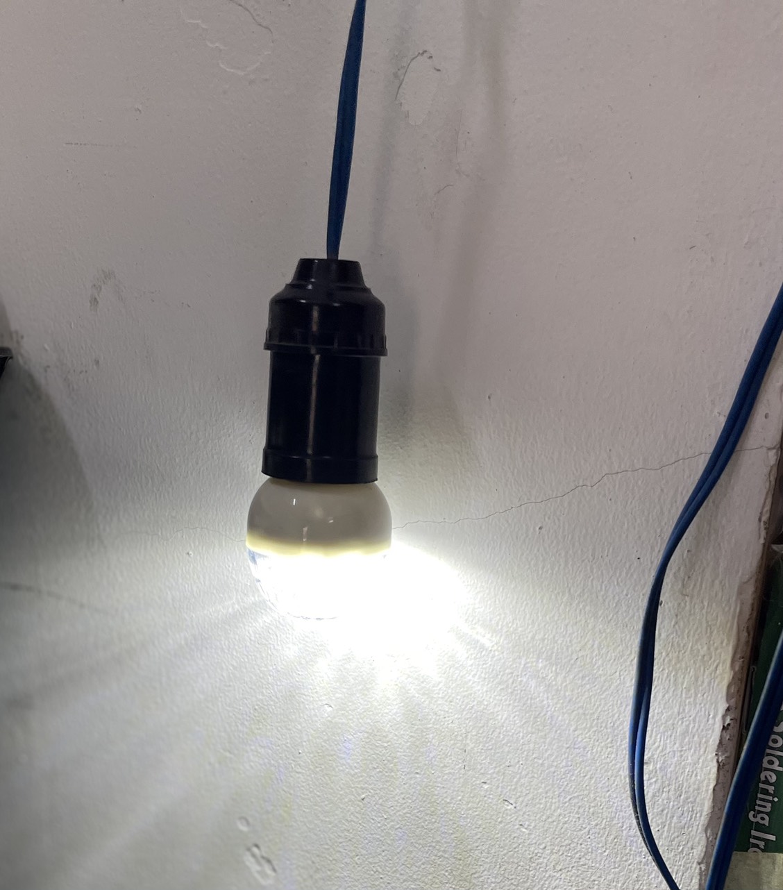 BÓNG ĐÈN LED. CÓ ĐUÔI VẶN 5W. TH 282. 283