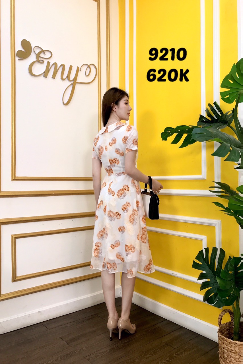 Đầm EMY EM9210 Xoè Hoa Phối Cổ Lá