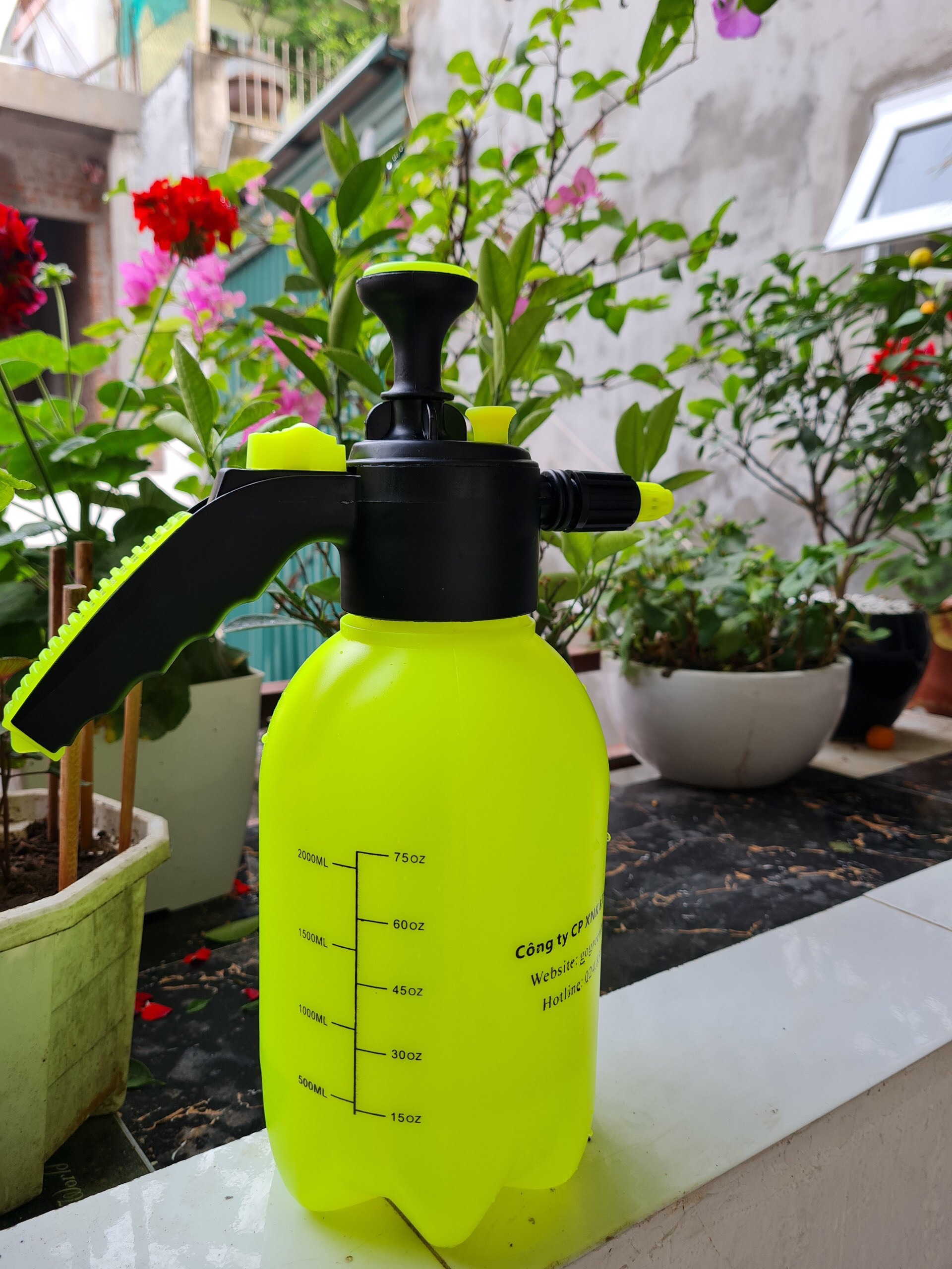 Bình tưới cây cao cấp 2L GOGREEN