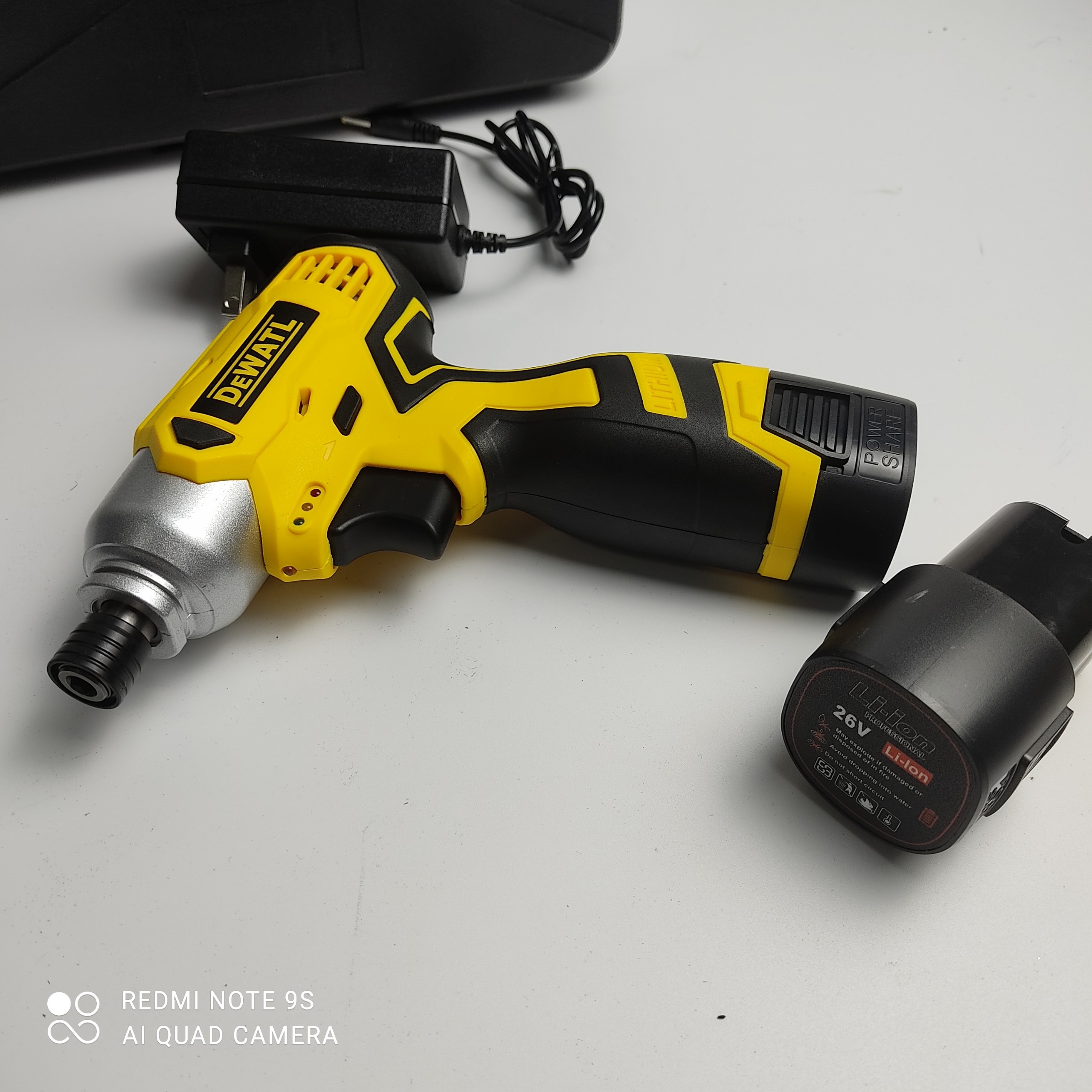 Máy Bắn Vít Chuyên Vít Dewalt 26V 2 Pin 4Cell