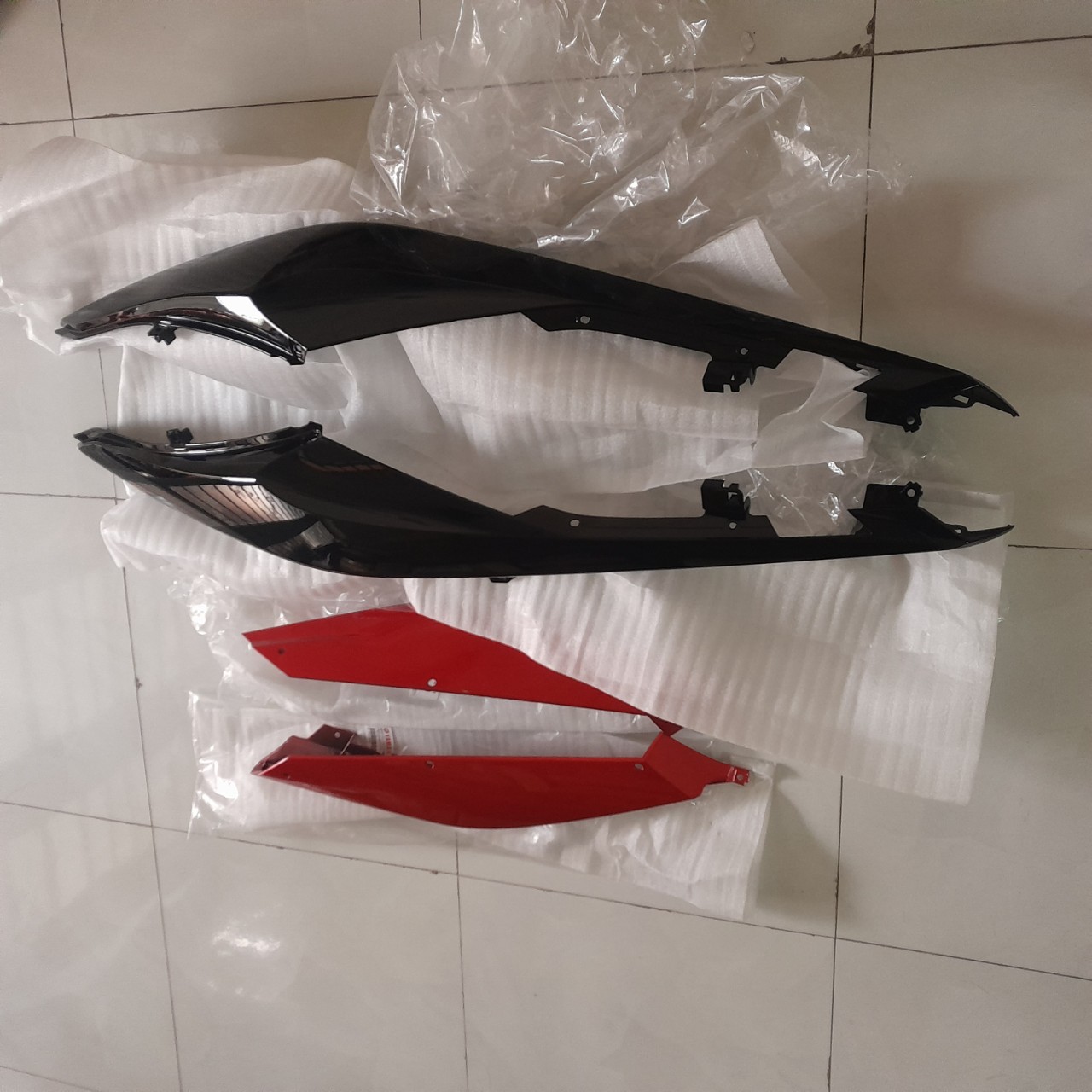 Bộ ốp sườn trên dưới nouvo 5 màu đỏ đen _ loan racing shop
