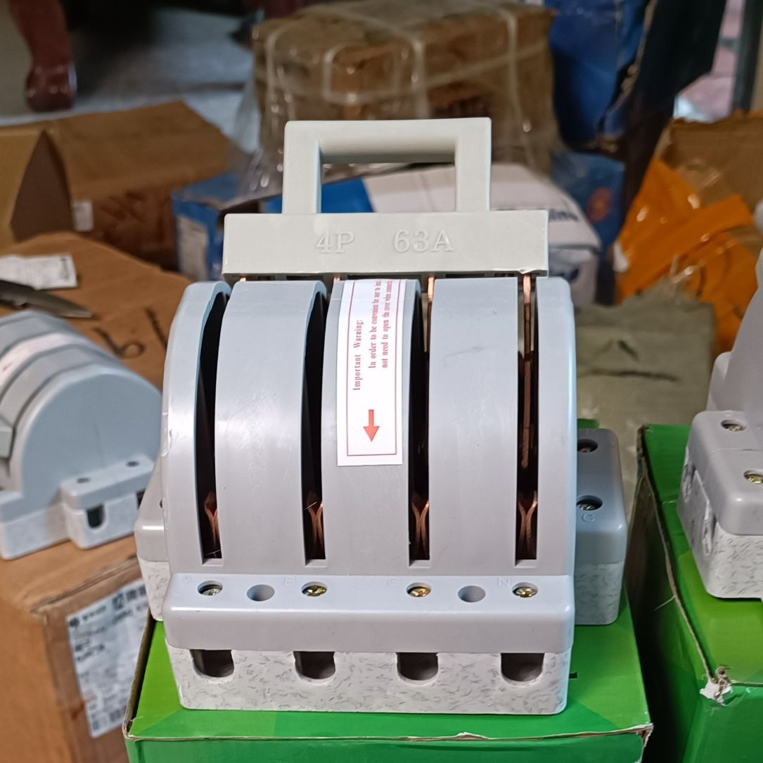 CẦU DAO ĐẢO 3 PHA 4 CỰC 63A -100A