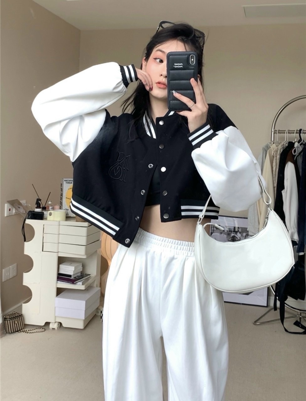 Áo Khoác Bomber Lửng Thêu Logo Hot Nhất Vịnh Bắc Bộ Cập Bến