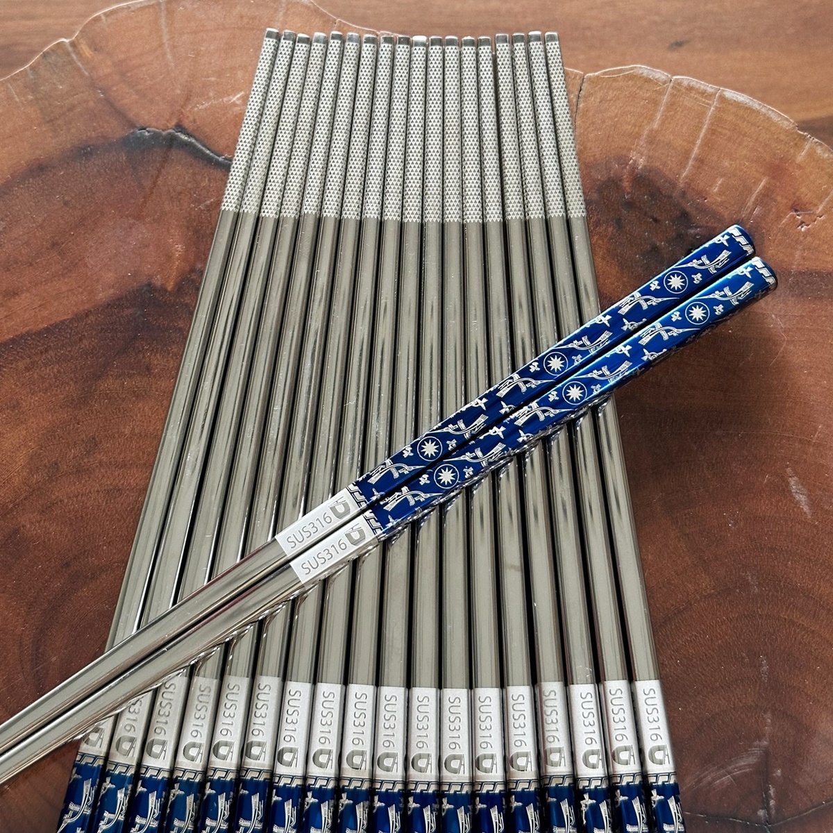 01 hộp đũa Inox 304 / 316 cao cấp DandiHome ( có thể lựa chọn 5 đôi hoặc 10 đôi)