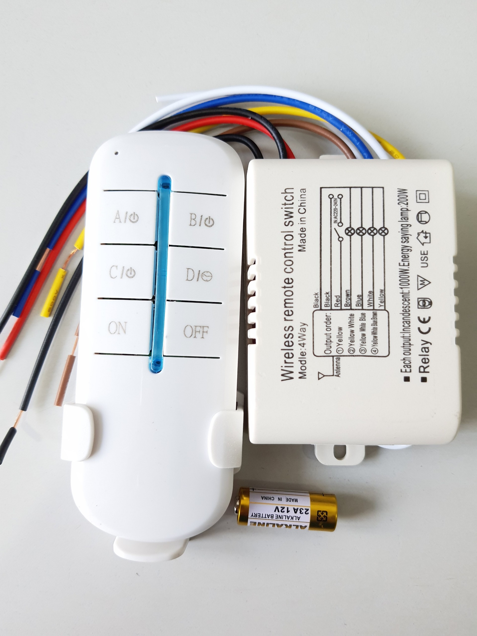 Công tắc điều khiển từ xa không dây 4 kênh 800W LOẠI TỐT sóng RF 315Mhz xuyên tường rf 4 cổng tặng đế treo điều khiển và pin