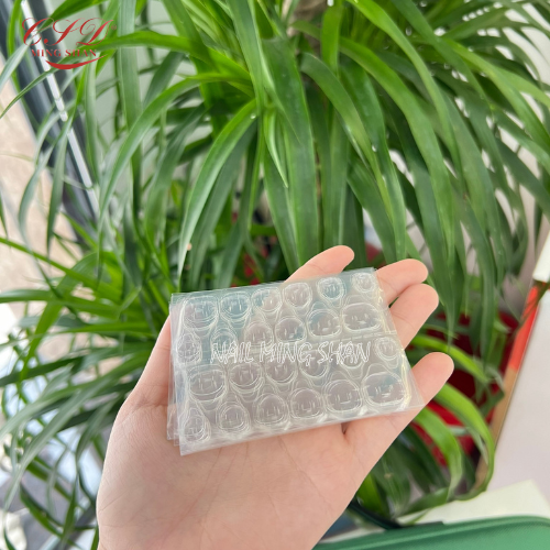 Keo dán móng Nail box bằng silicon 2 mặt tấm 24 miếng