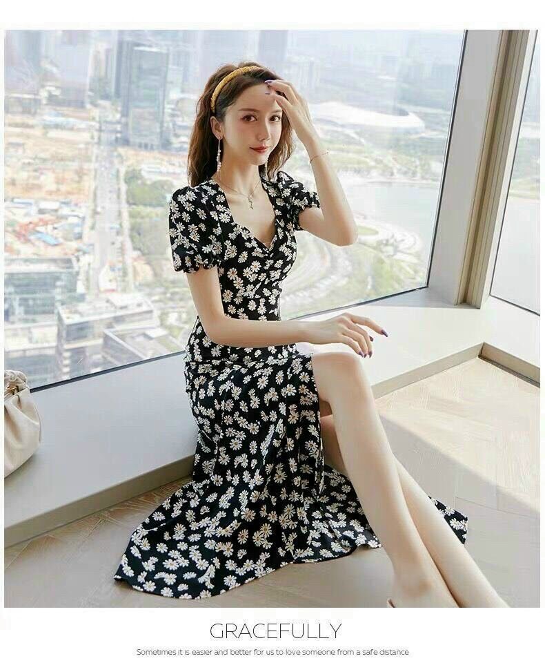 Đầm hoa cúc xẻ tà