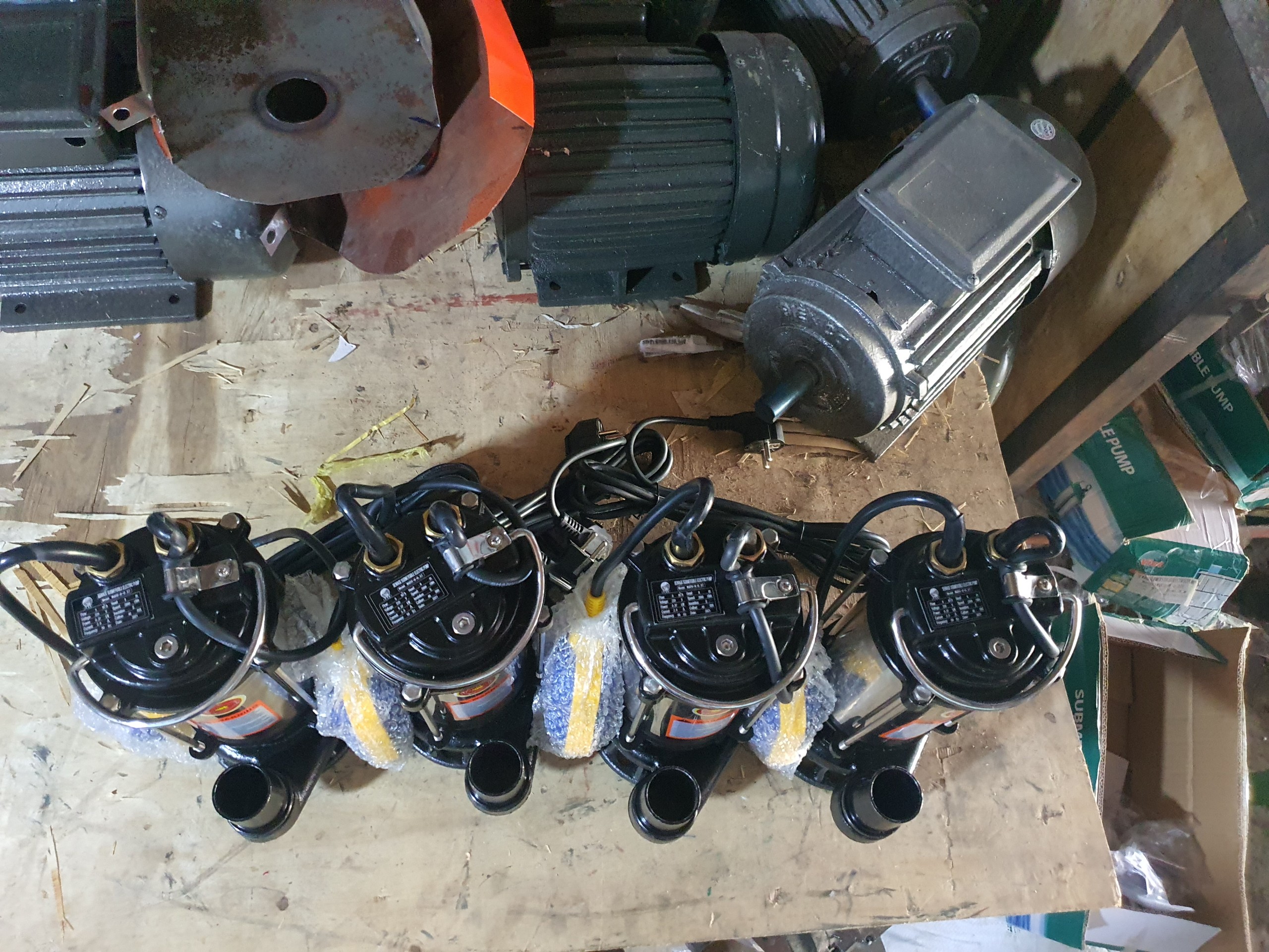 Bơm Chìm 1/2HP ( 370W) Có Phao -220V