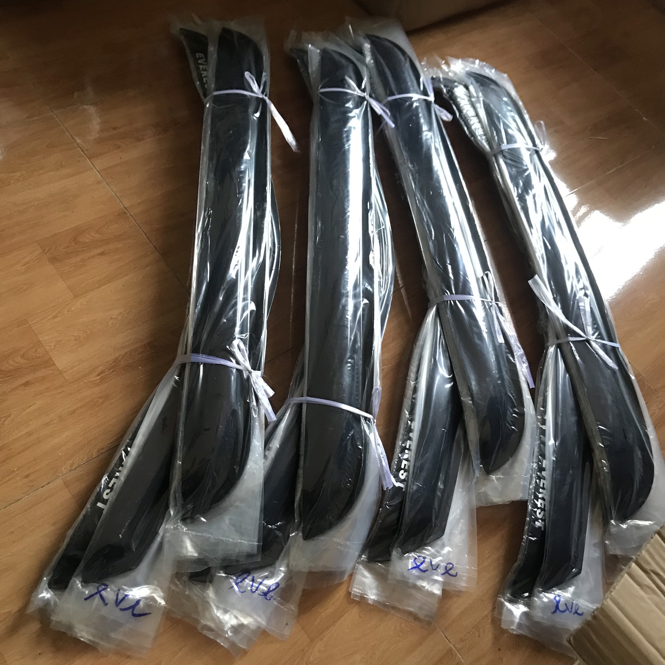 Vè rain cover car Ford Everest đời 2006 to 2015