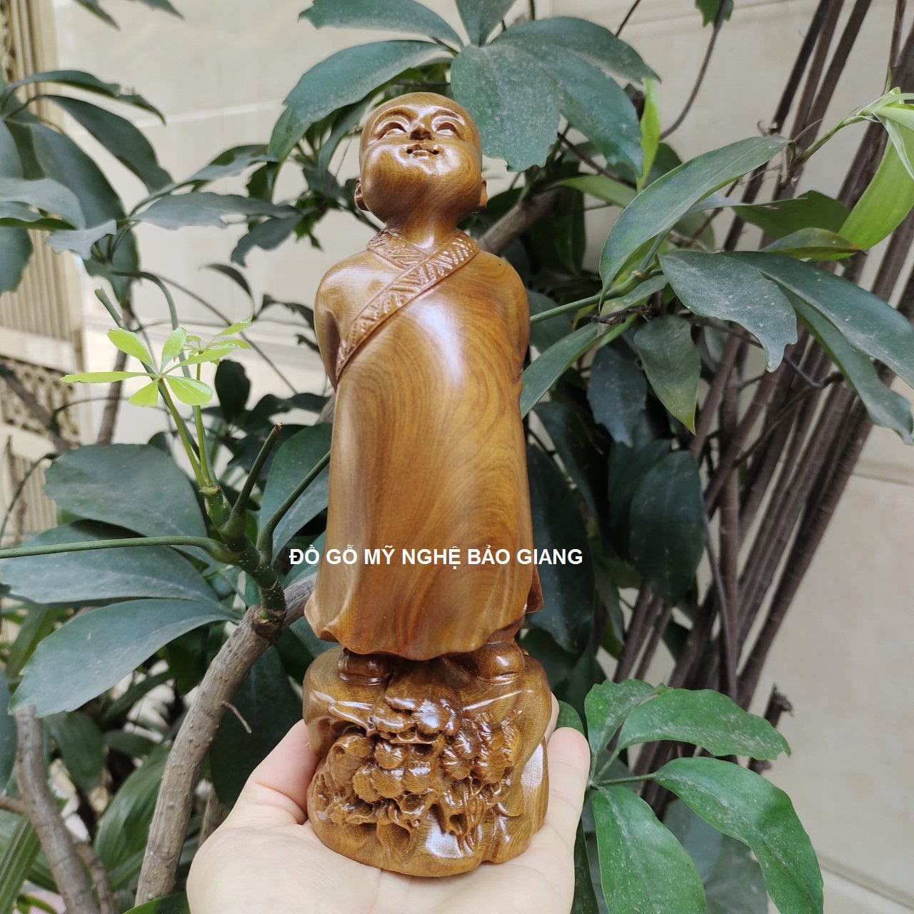 Tượng vạn sự tùy duyên gỗ bách xanh cao 20 cm