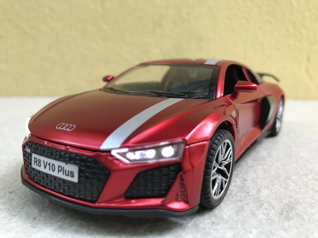 Mô hình xe ô tô Audi R8 V10 Plus 1:32