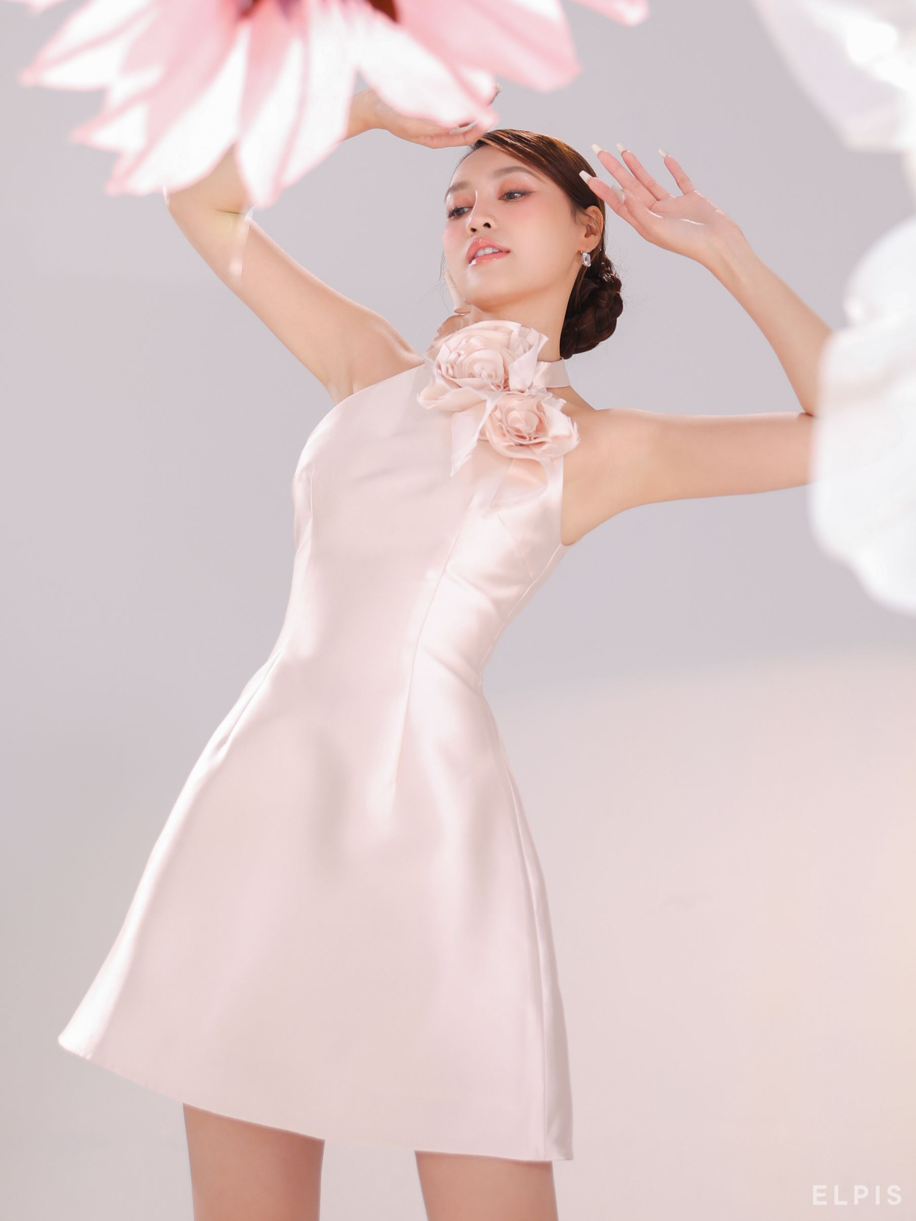 ELPIS - đầm ngắn dáng A cổ yếm SP23D09