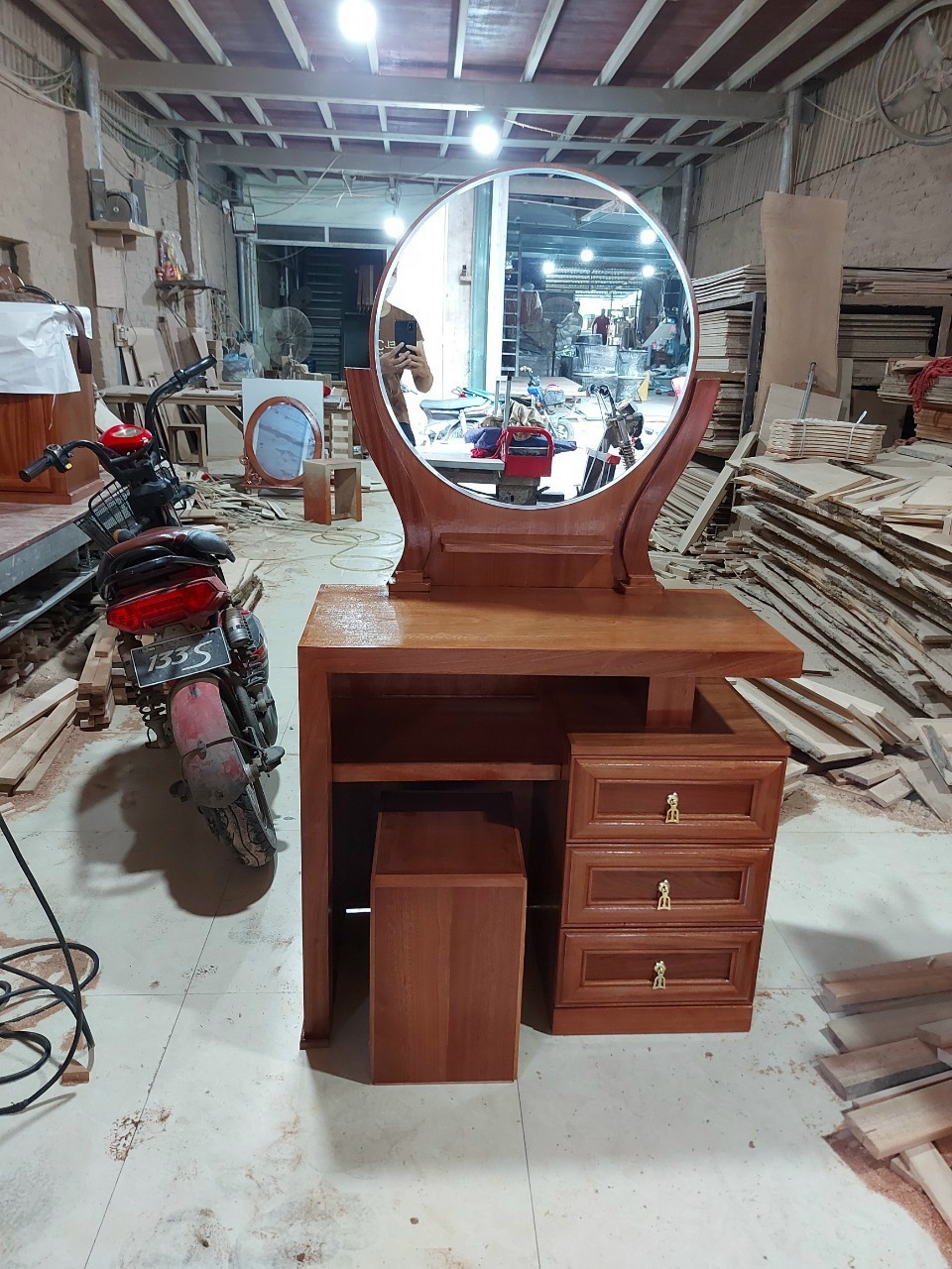 Các mẫu bàn trang điểm gỗ xoan đào