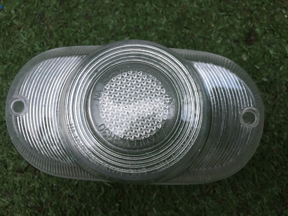 chụp láy ( chụp đèn hậu) xe 67-cub 78-dame...nhựa trắng