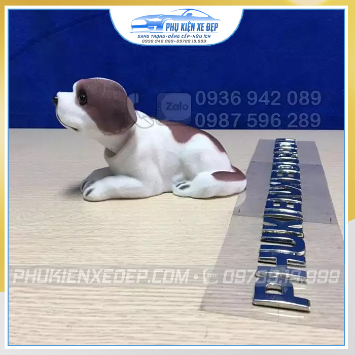 Chó lắc lư trên xe hơi- Bernad