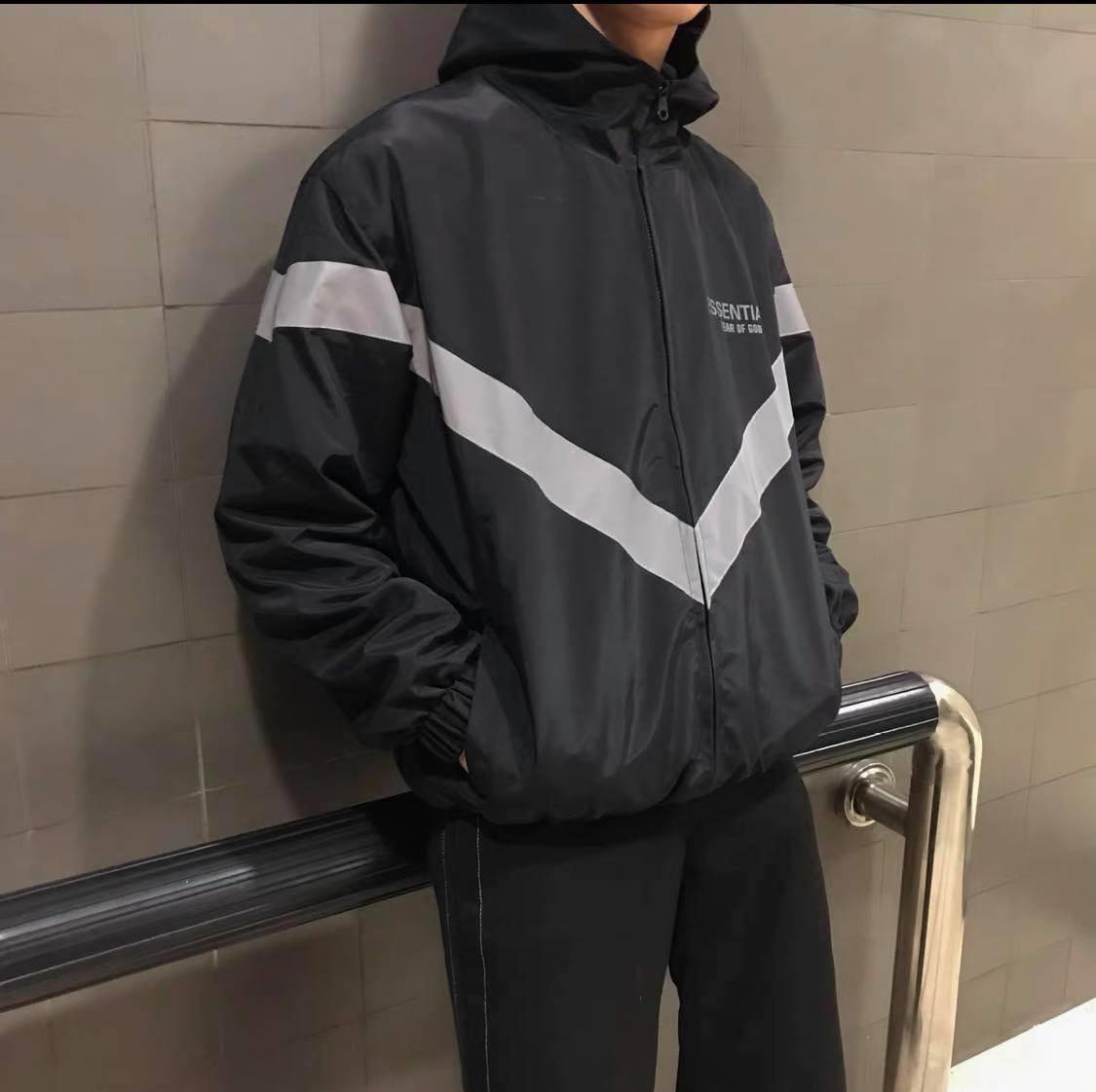 [YoloBoutique] ÁO KHOÁC ESSENTIALS PHẢN QUANG UNISEX (ĐEN)