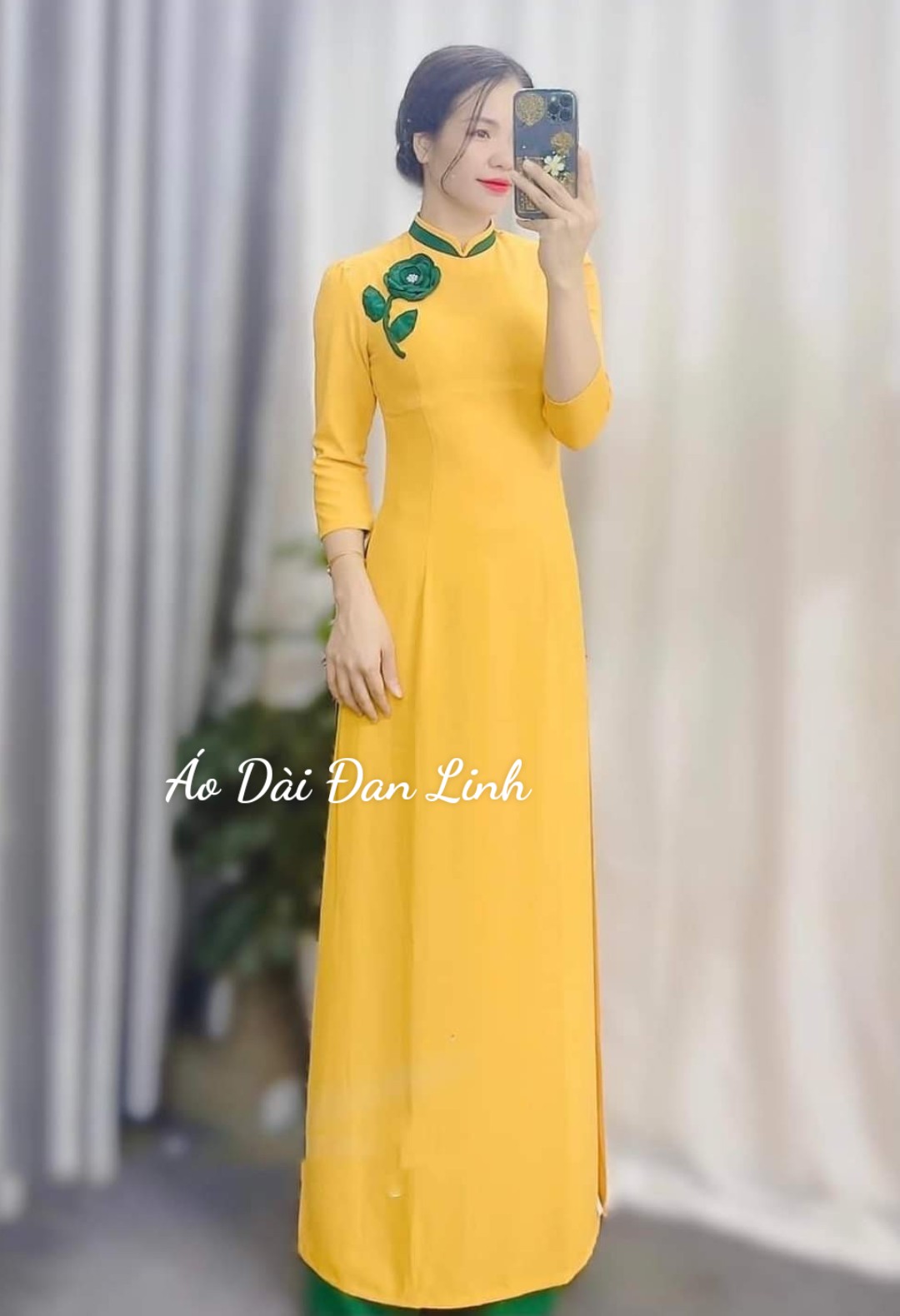 Áo dài lụa đính hoa may né cổ cách điệu - Áo Dài Đan Linh