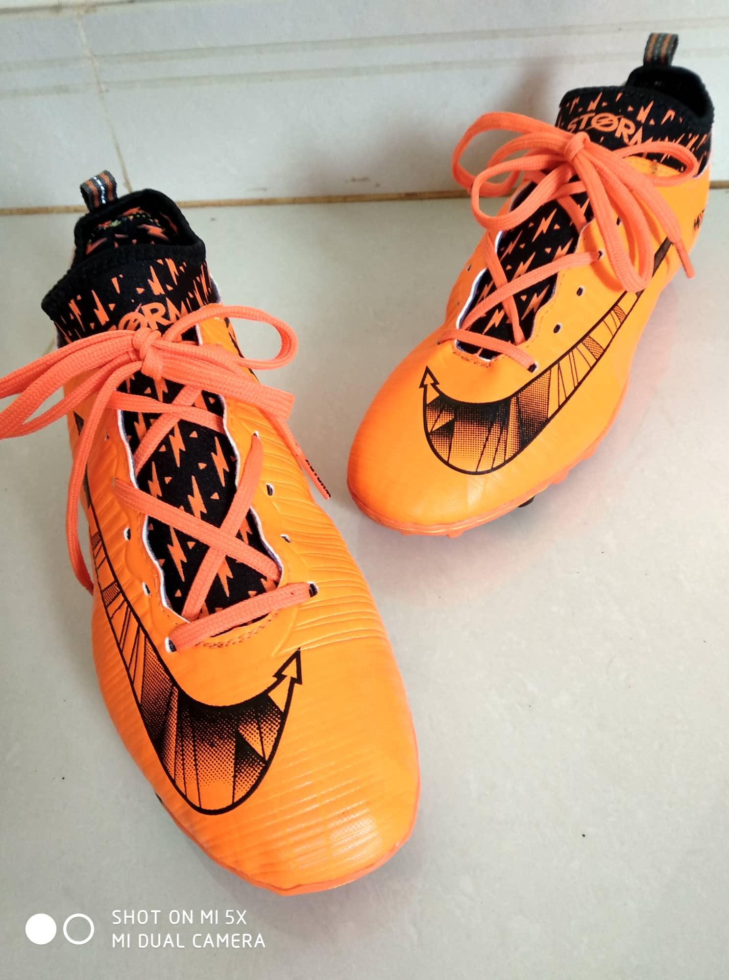 Giày đá bóng cr7 cổ cao siêu hot 2019 ( Tặng 1 đôi tất)