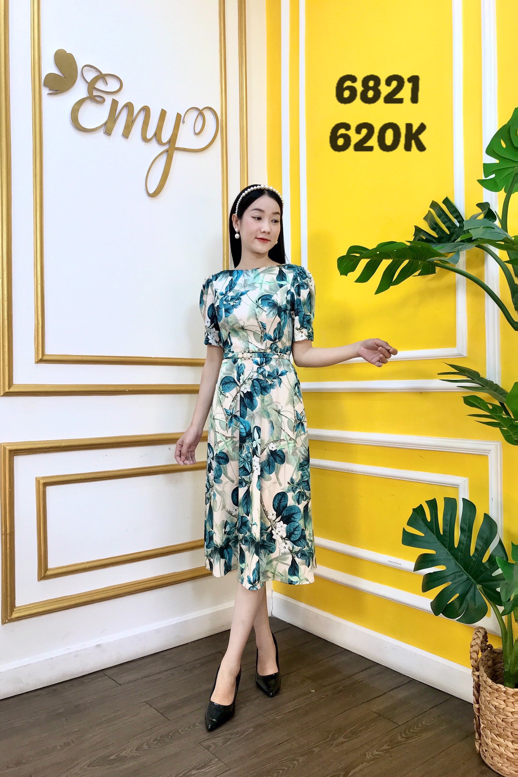Đầm EMY EM6821 Xoè Cổ Thuyền