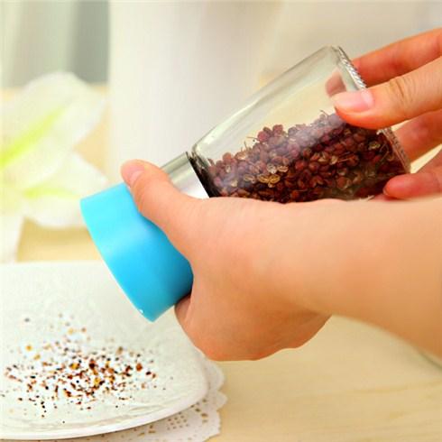 Dụng cụ đựng và xay tiêu cầm tay