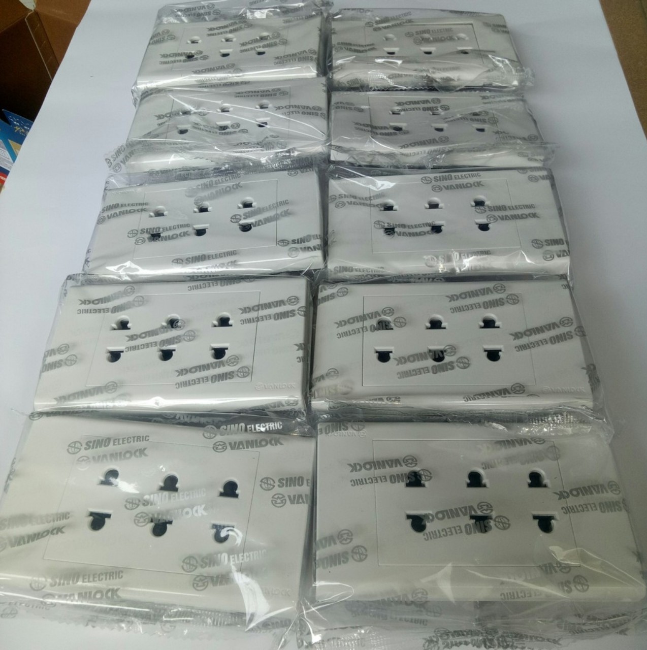 [Sino] Mặt 3 Ổ Cắm - 2 Chấu - 16A